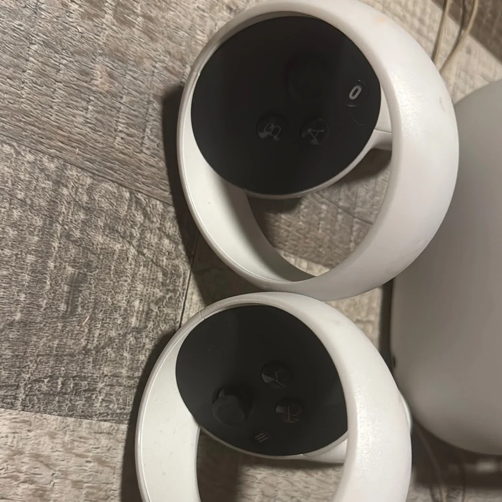 Oculus Quest 2 Standalone VR Headset White with Adjustable IPD